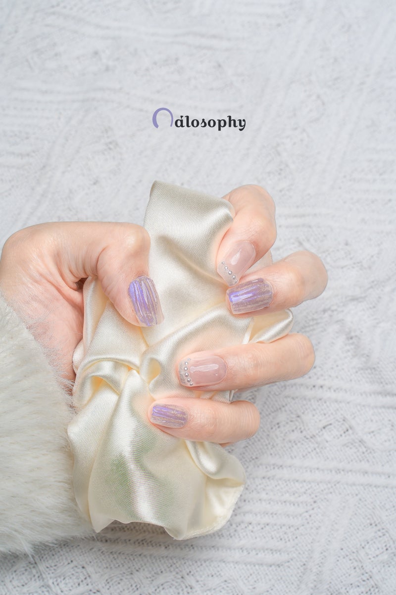 Nailosophy أظافر جل مضغوطة يدوية الصنع بتصميم أرجواني أورا ريبلي وخرز فضي | شكل مربع - Image 4
